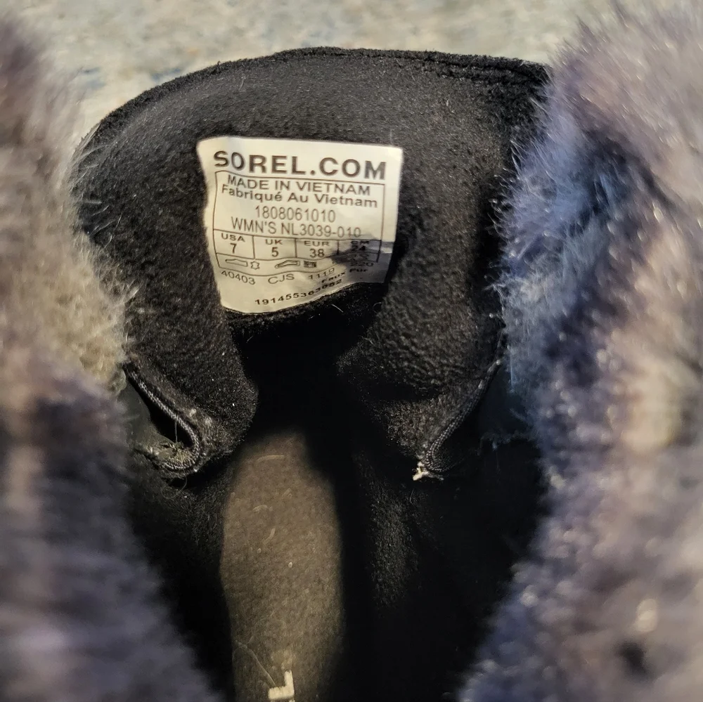 Sorel Black and Gray Fur-Lined Winter Boots - Picture 6 of 6